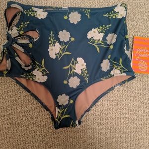 Kortni Jeanne Bottoms M NWT